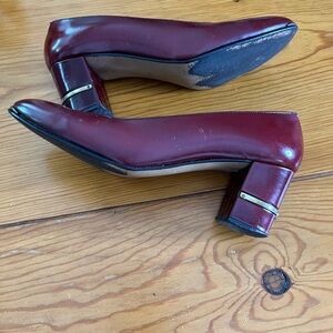 Etienne Aigner Vintage 1970’s Burgundy Leather Pumps Gold A Women’s